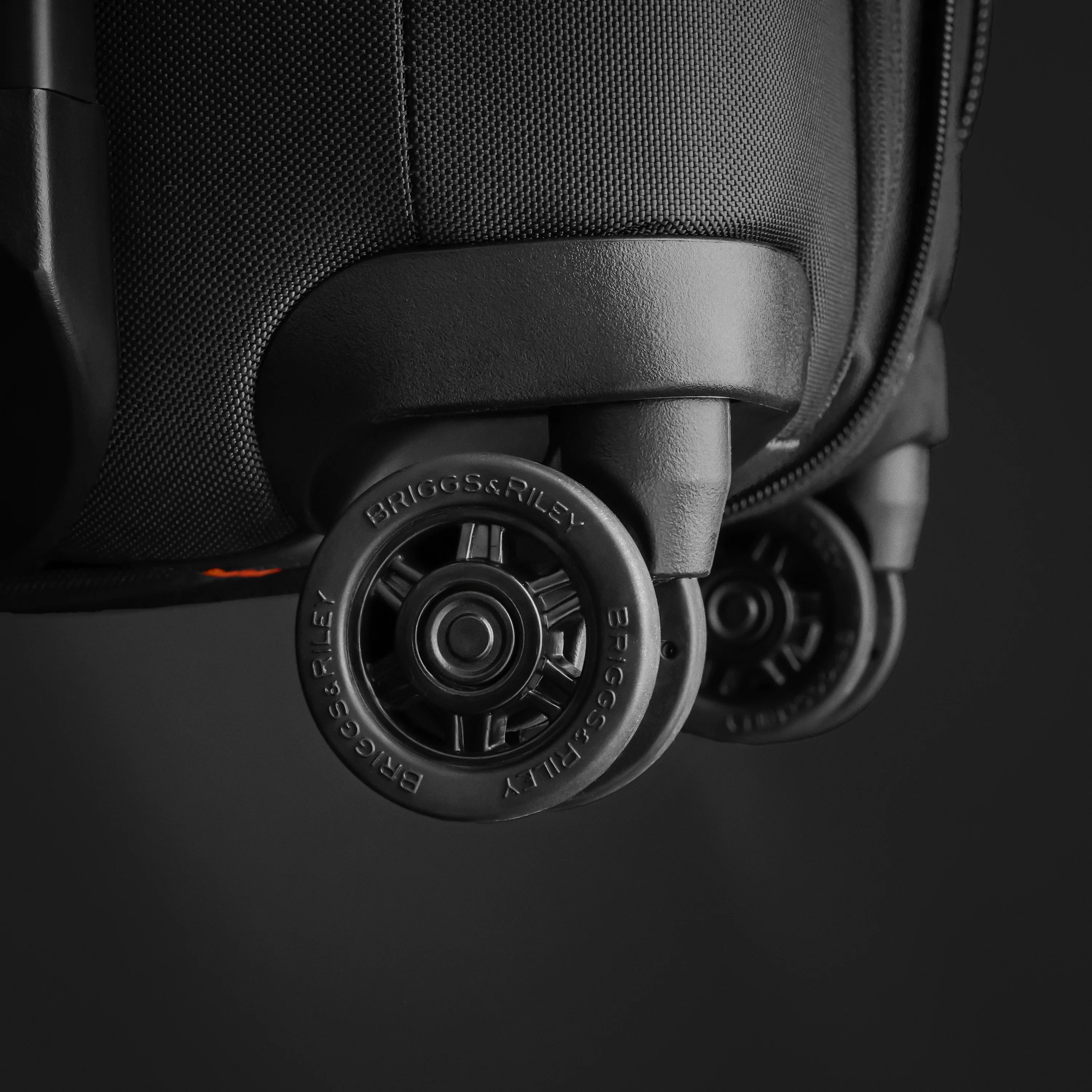 Briggs & Riley ZDX 29" Large Expandable  Spinner - Black - Image 16