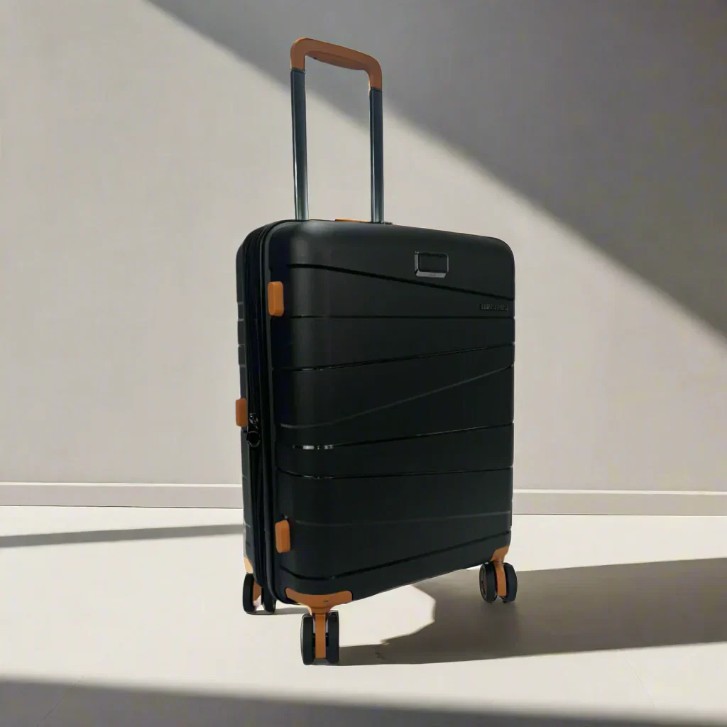 Lieber's Luggage Legacy Expandable 21" Hardside Carry-On Spinner - Black - Image 4