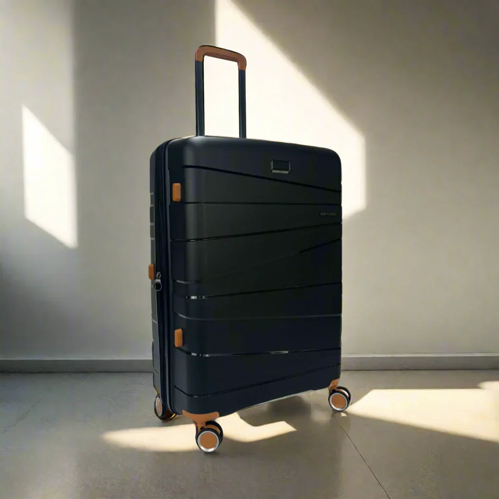 Lieber's Luggage Legacy Expandable 28" Hardside Spinner - Black - Image 3