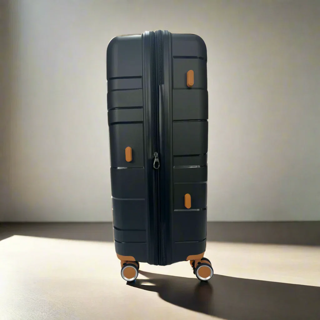 Lieber's Luggage Legacy Expandable 28" Hardside Spinner - Black - Image 5