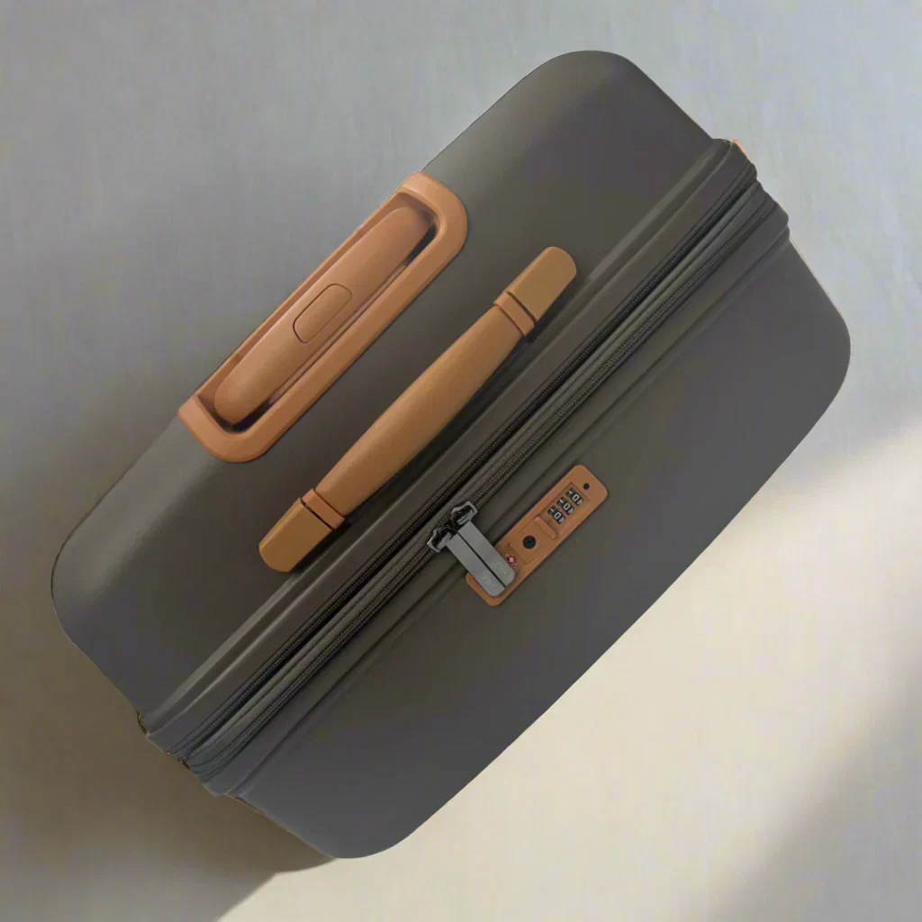 Lieber's Luggage Legacy Expandable 28" Hardside Spinner - Mocha - Image 6