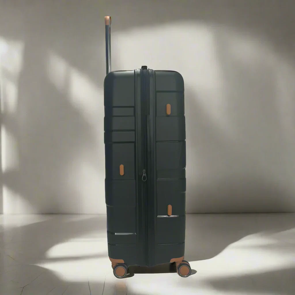 Lieber's Luggage Legacy Expandable 31" Hardside Spinner - Black - Image 4