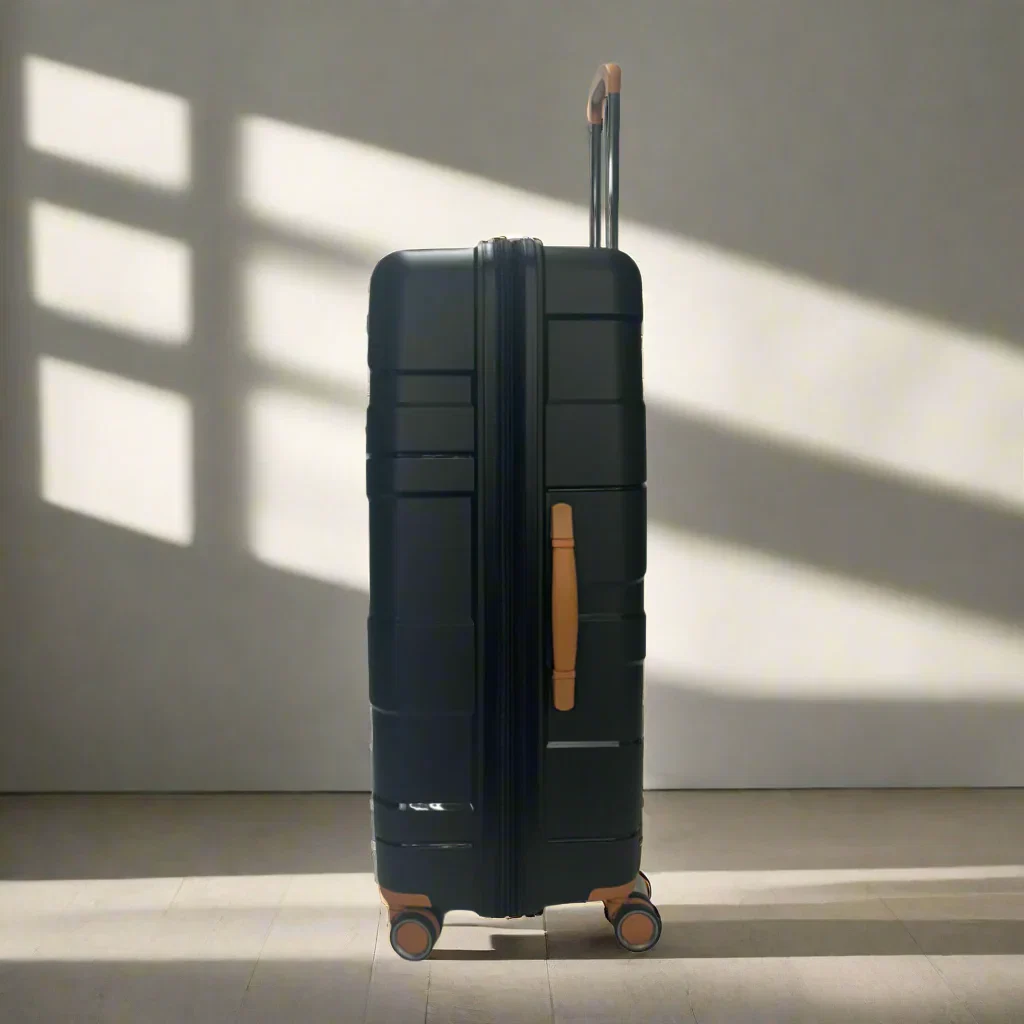 Lieber's Luggage Legacy Expandable 31" Hardside Spinner - Black - Image 5